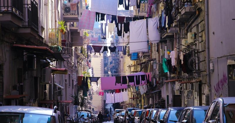 Où dormir pas cher en solo à Naples : le guide ultime du baroudeur
